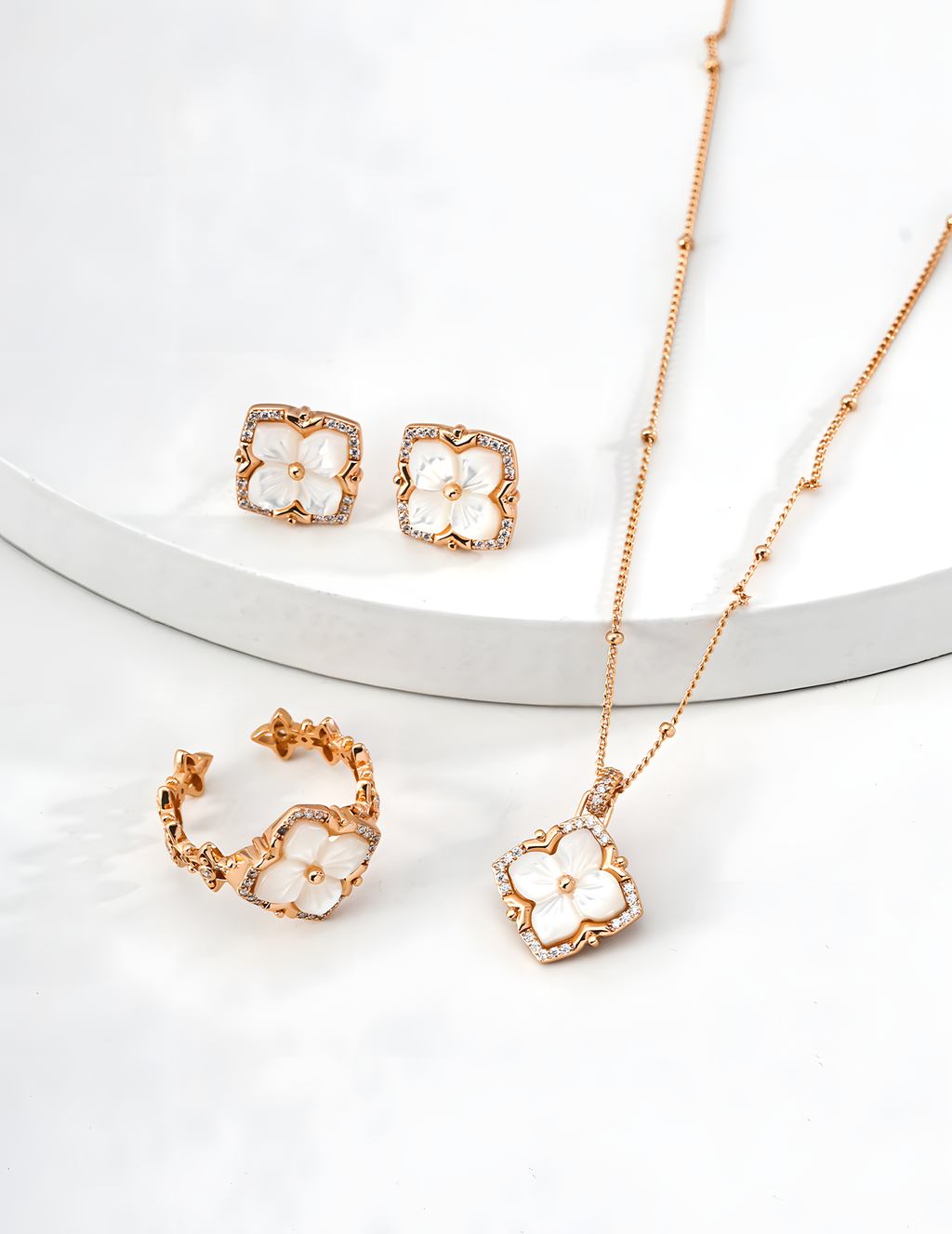 SENLORE Palace Style Clover Earrings – Front View