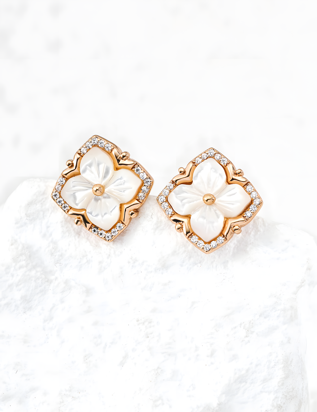 SENLORE Palace Style Clover Earrings – Side View