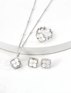 SENLORE Palace Style Clover Earrings – Lifestyle Shot