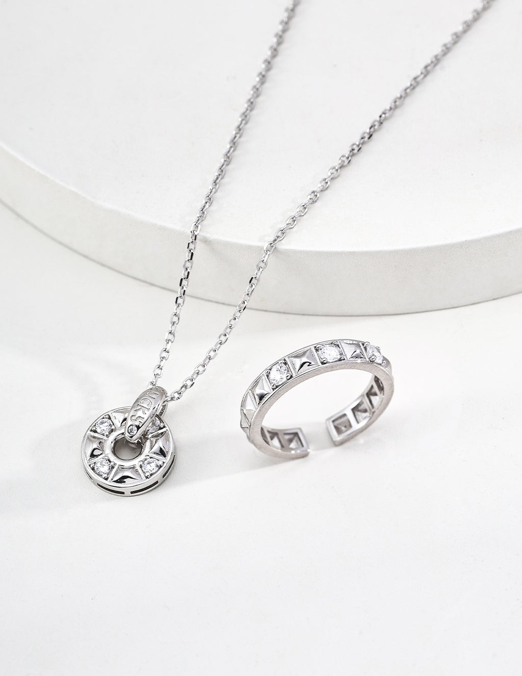 SENLORE Lucky Wheel Pendant Necklace – Lifestyle Shot