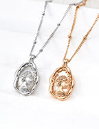 SENLORE Queen Mother-of-Pearl Necklace – Front View