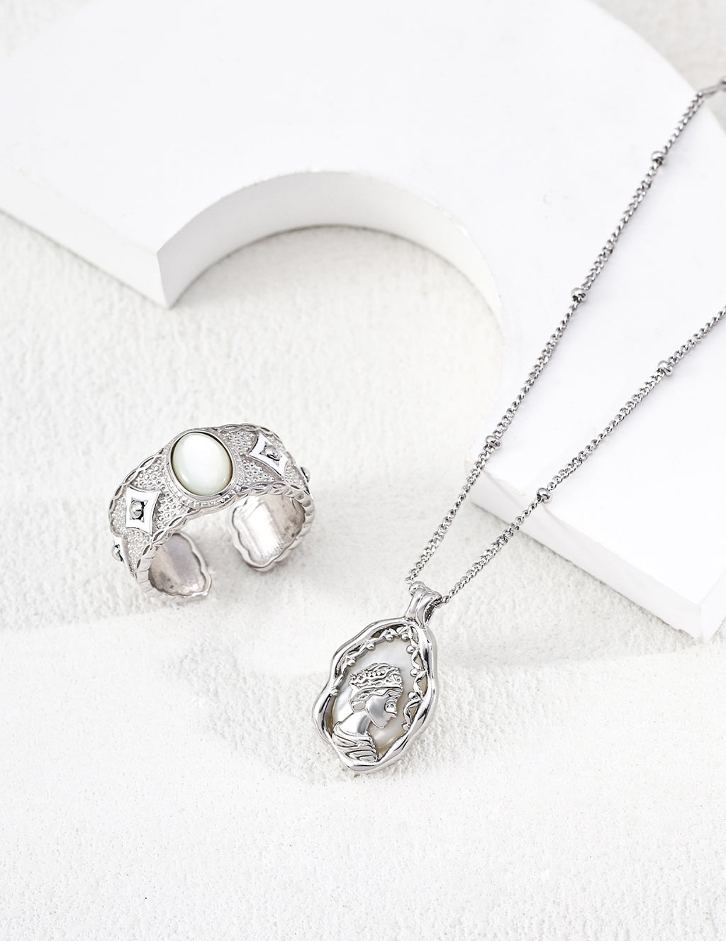 SENLORE Queen Mother-of-Pearl Necklace – Side View