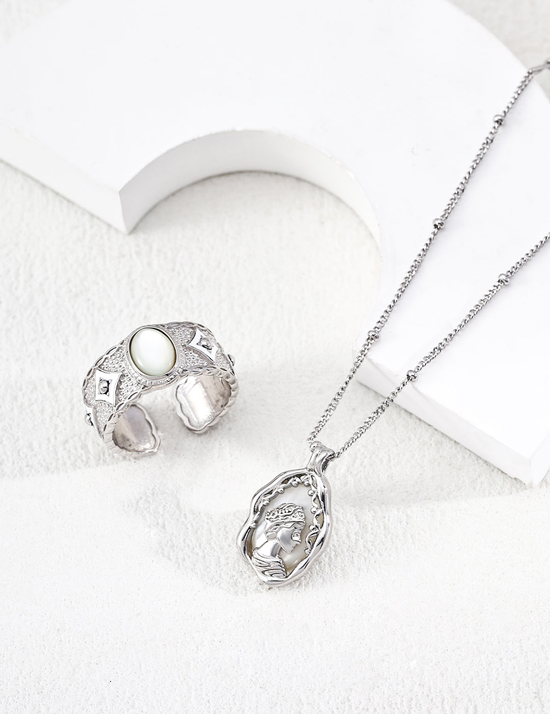 SENLORE Queen Mother-of-Pearl Necklace – Side View