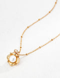 SENLORE Pearl Flower Necklace – Detail Close-up
