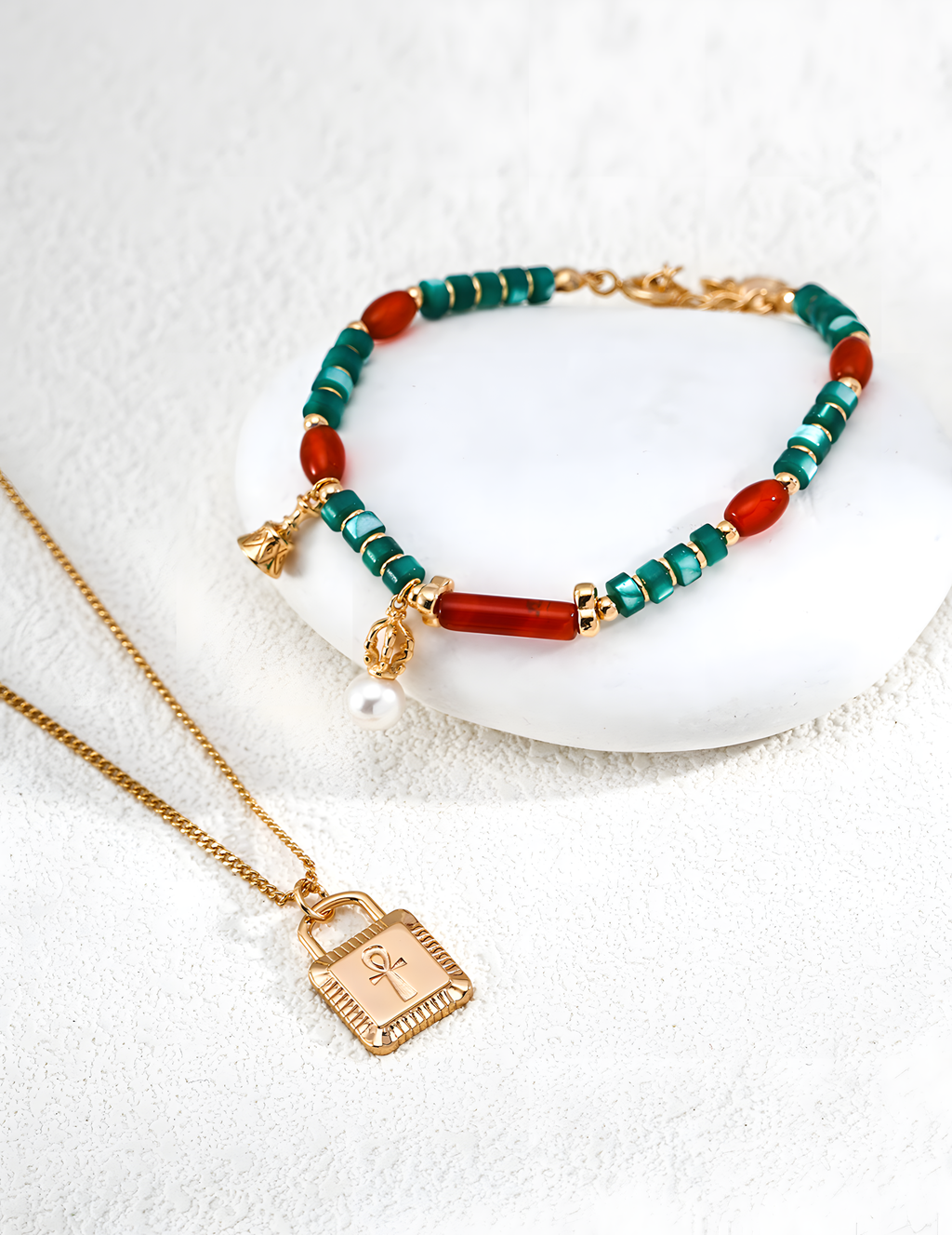 SENLORE Cross Padlock Necklace – Front View
