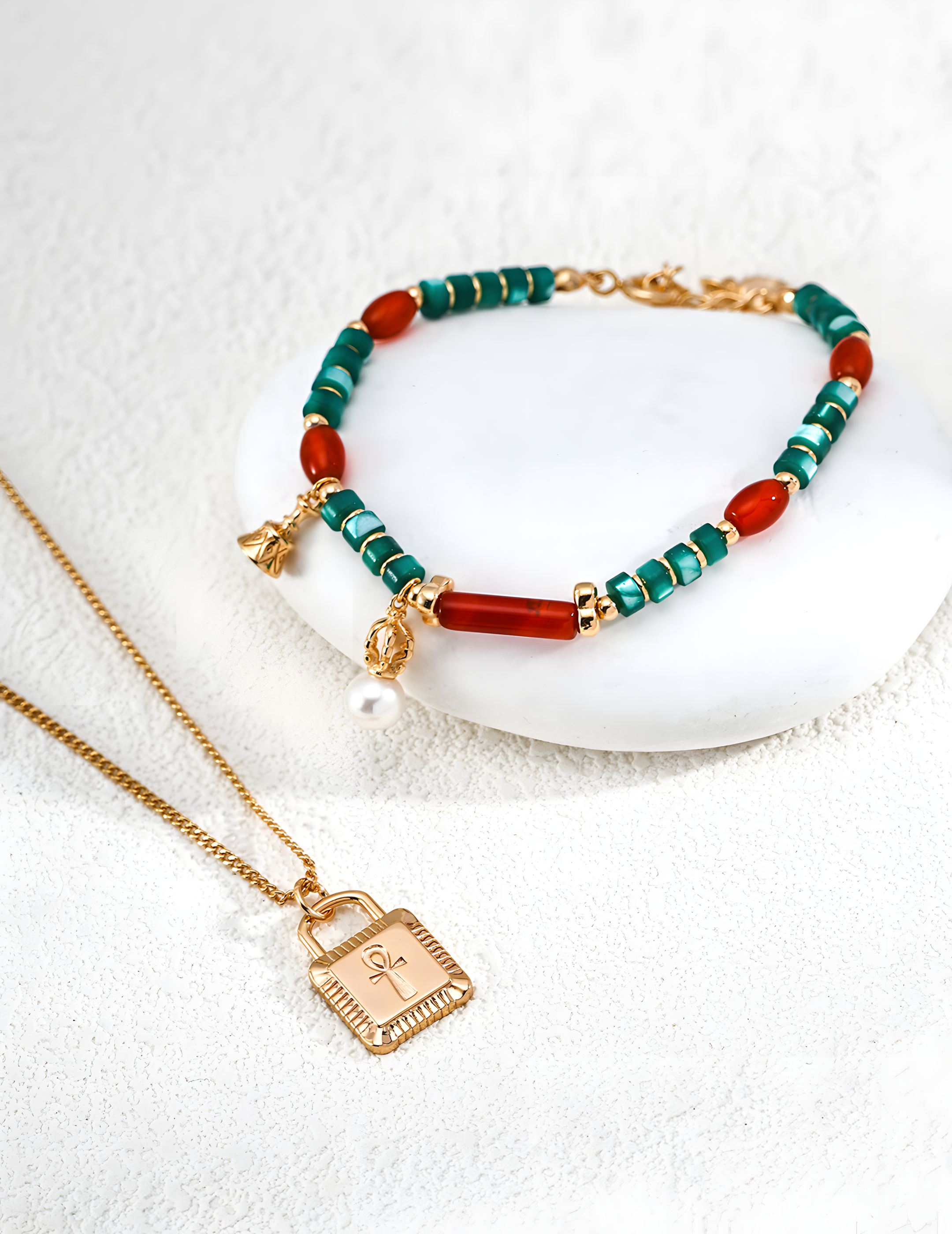 SENLORE Cross Padlock Necklace – Front View