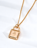 SENLORE Cross Padlock Necklace – Detail Close-up