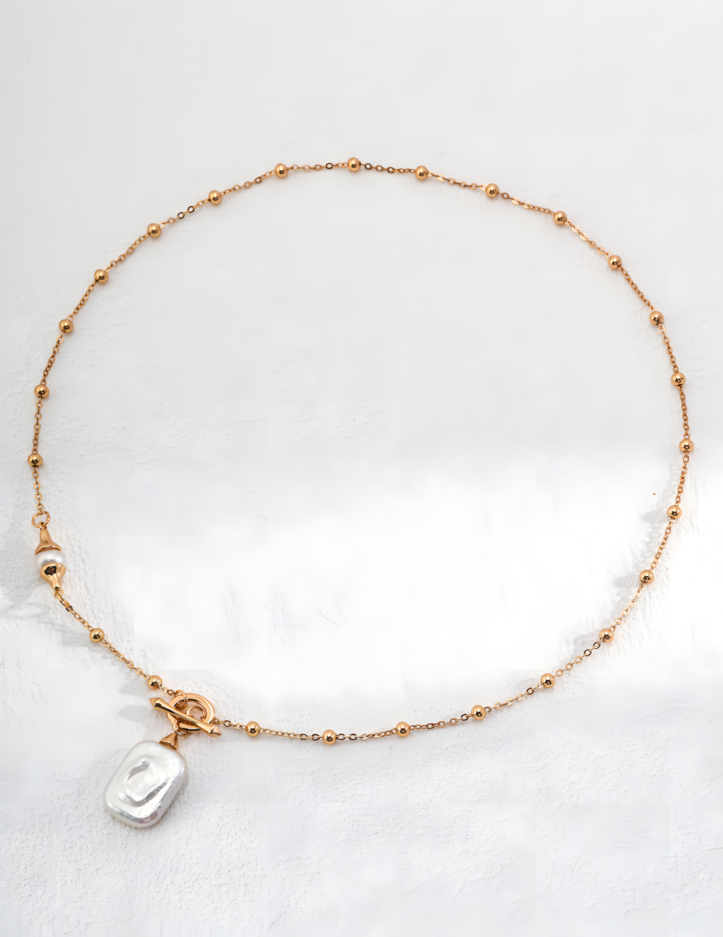 SENLORE Minimalist Pearl Necklace – Detail Close-up