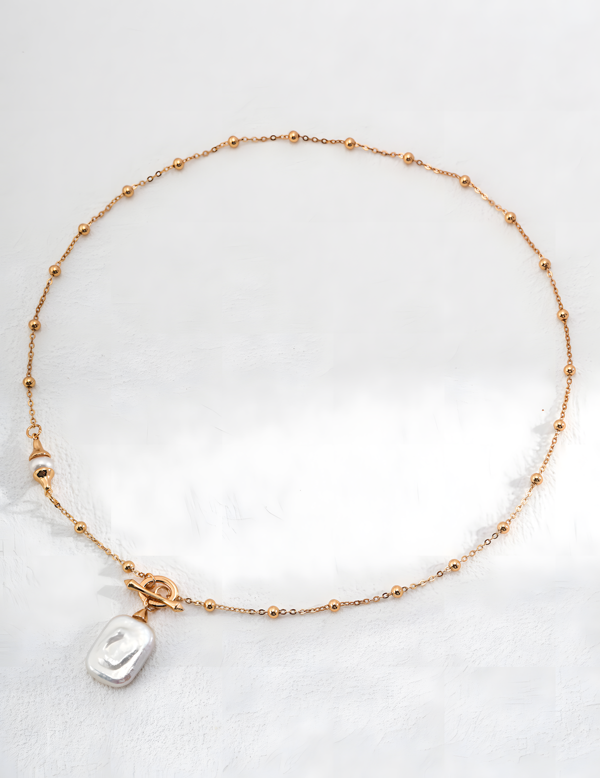 SENLORE Minimalist Pearl Necklace – Detail Close-up
