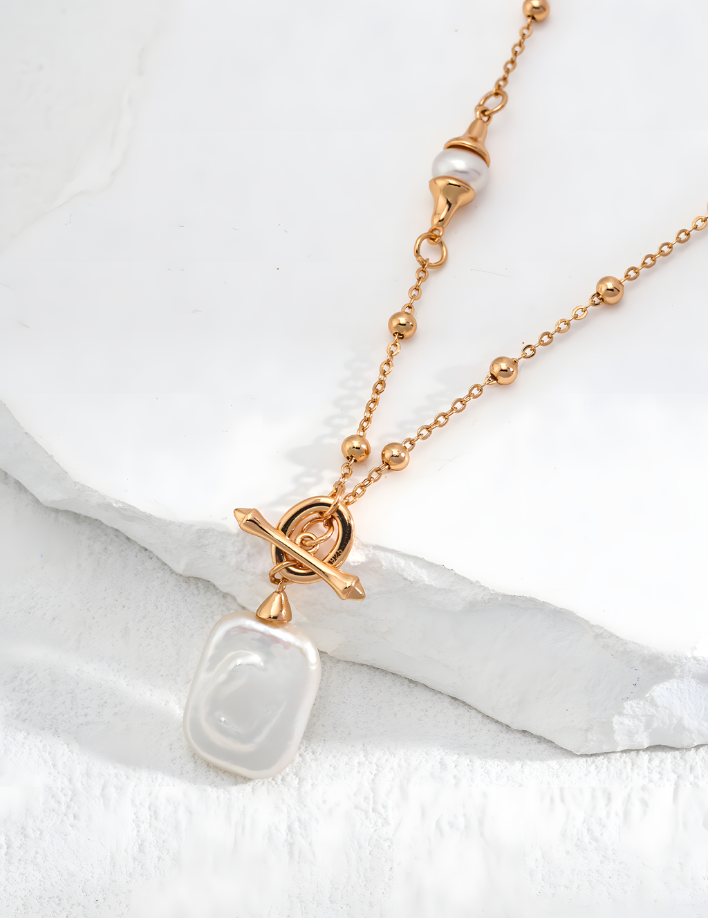 SENLORE Minimalist Pearl Necklace – Side View