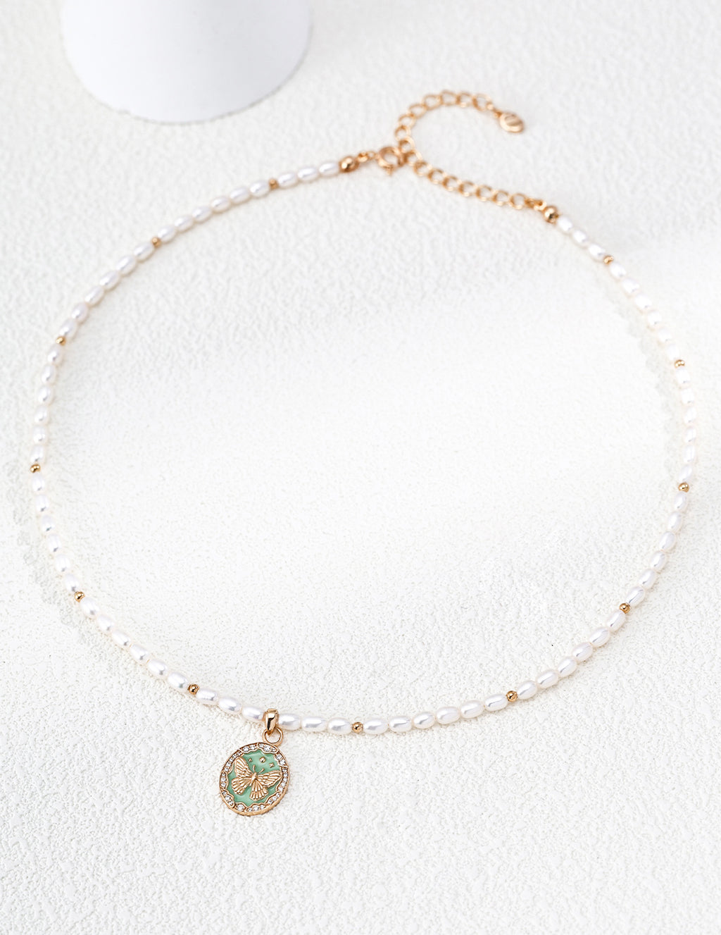 SENLORE Butterfly Pearl Necklace – Lifestyle Shot