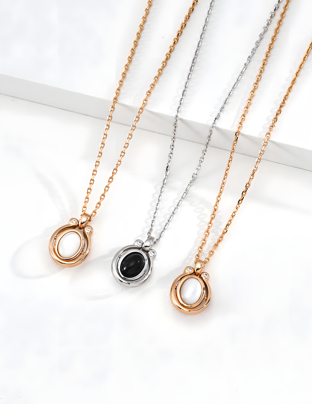 SENLORE Palace Style Necklace – Side View
