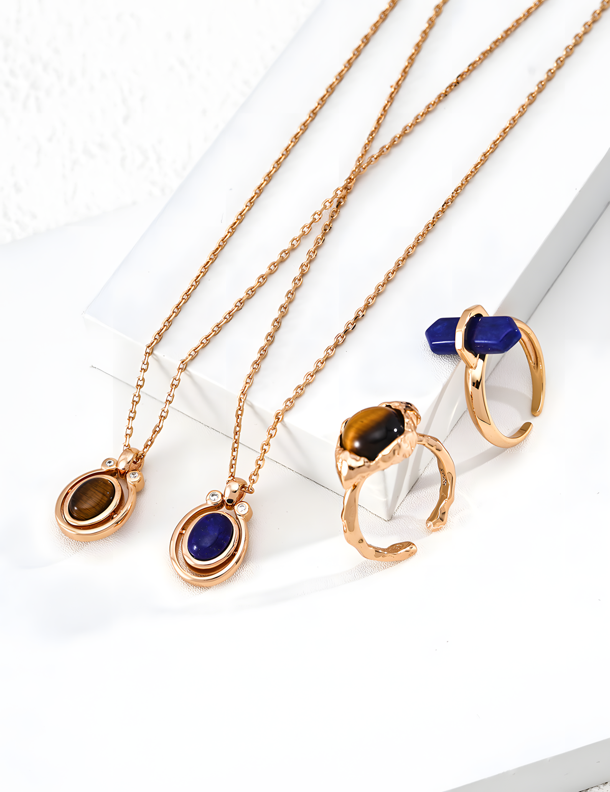 SENLORE Palace Style Necklace – Lifestyle Shot
