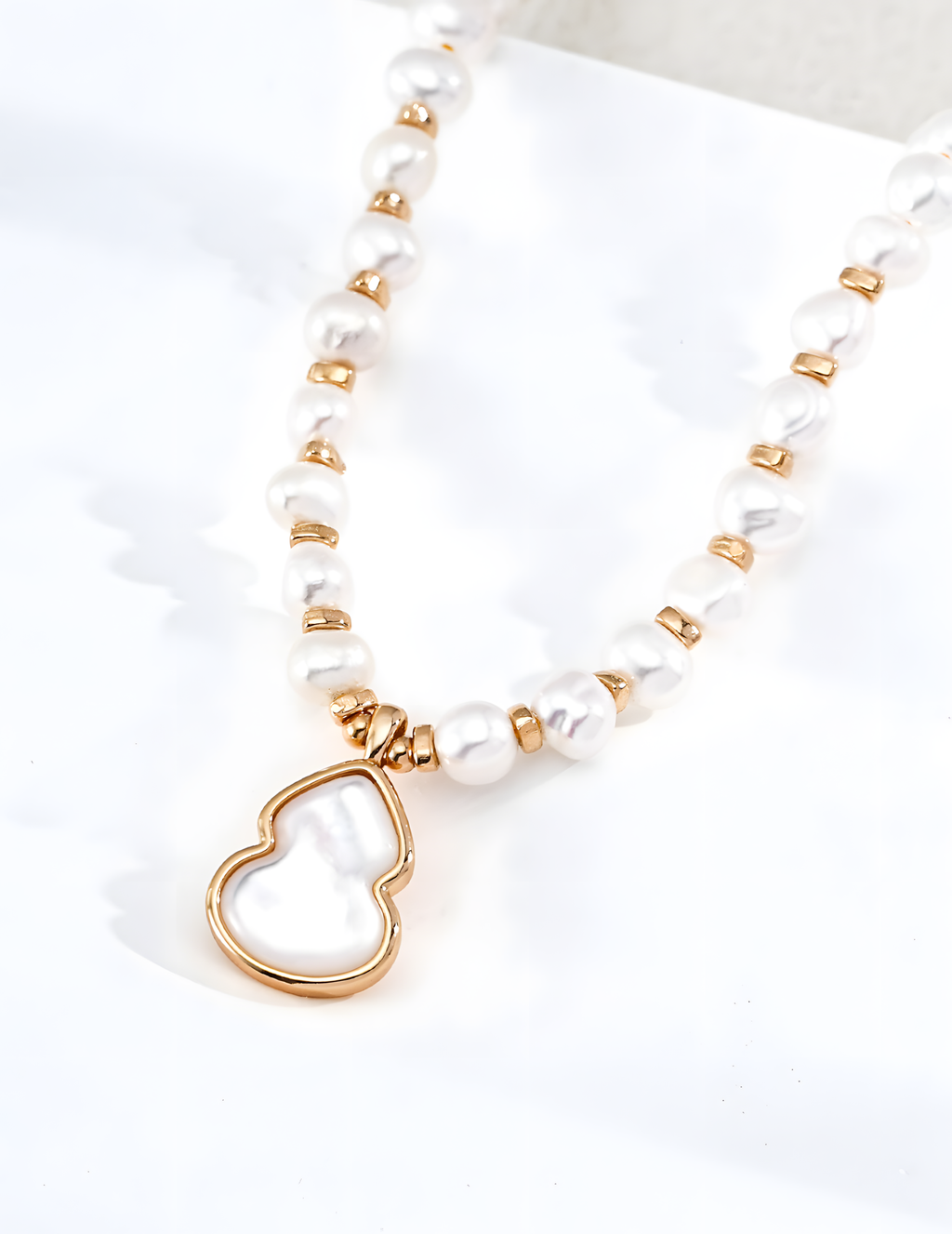 SENLORE Fu Lu Necklace – Detail Close-up