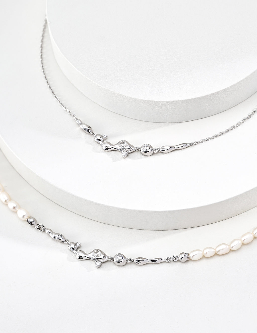 SENLORE Starry Dream River Necklace – Lifestyle Shot