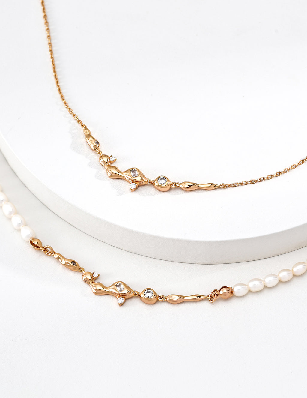 SENLORE Starry Dream River Necklace – Lifestyle Shot