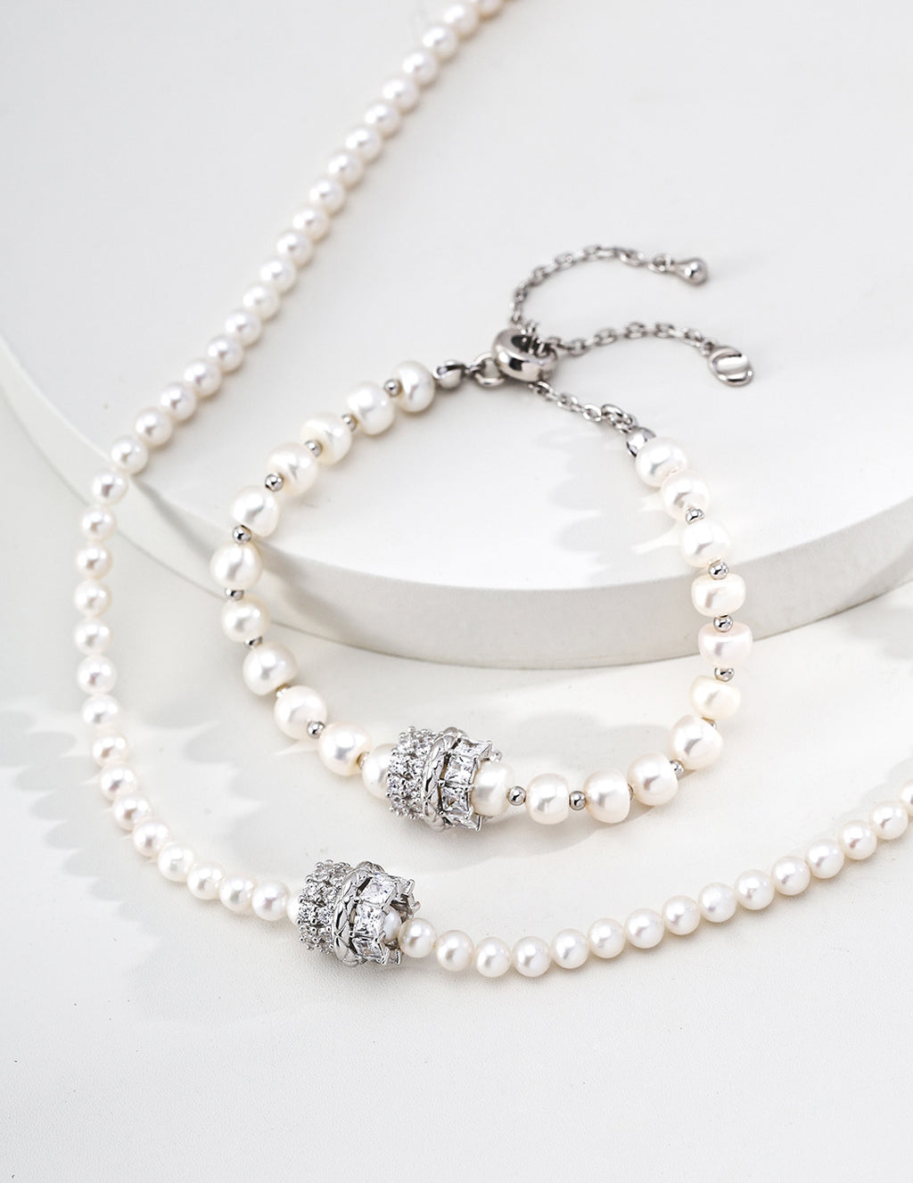 SENLORE Galaxy Pearl Bead Bracelet – Front View