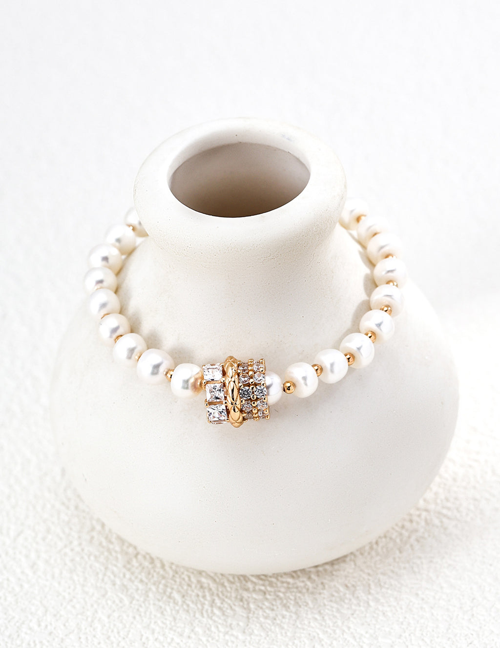 SENLORE Galaxy Pearl Bead Bracelet – Detail Close-up