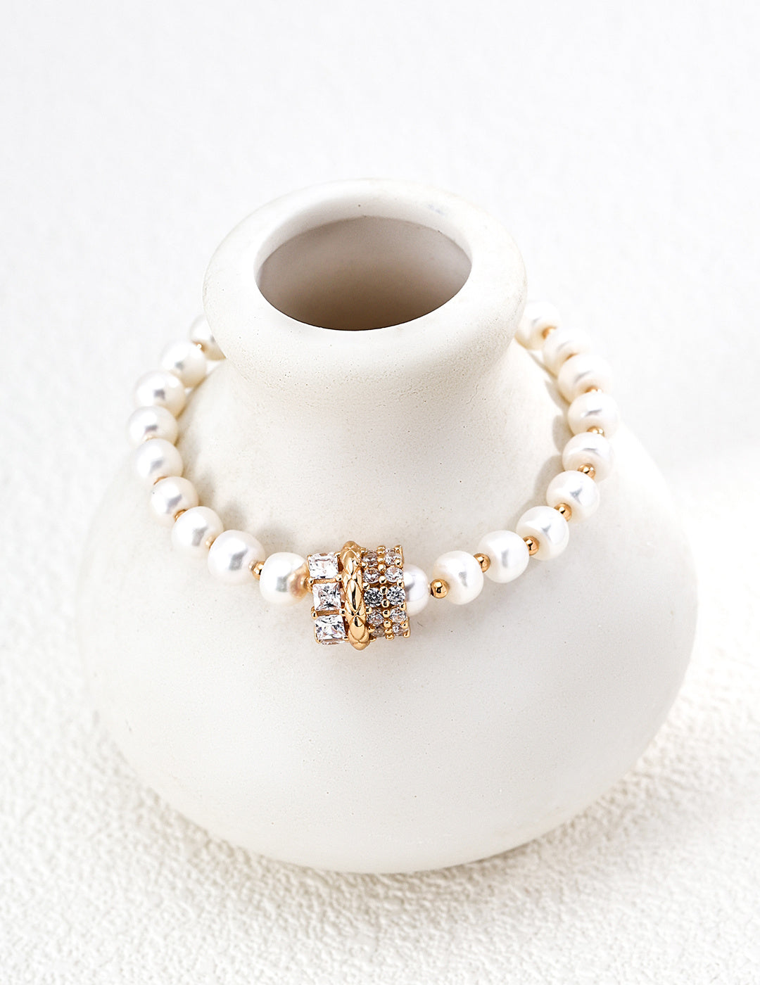 SENLORE Galaxy Pearl Bead Bracelet – Detail Close-up