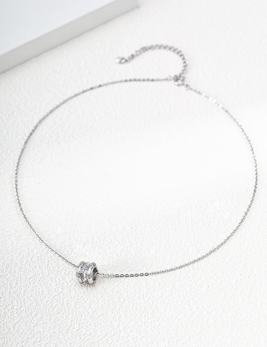 SENLORE Rotating Star Wheel Necklace – Side View