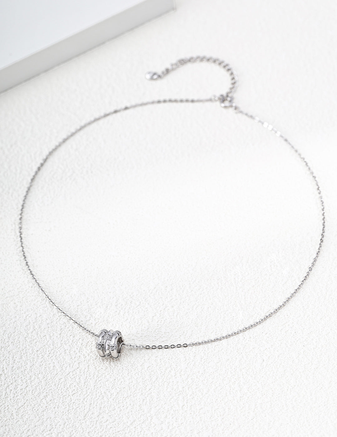 SENLORE Rotating Star Wheel Necklace – Side View