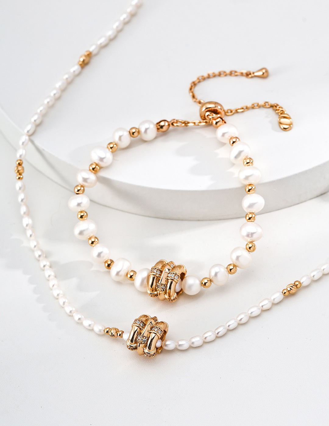 SENLORE Star Wheel Pearl Necklace – Front View