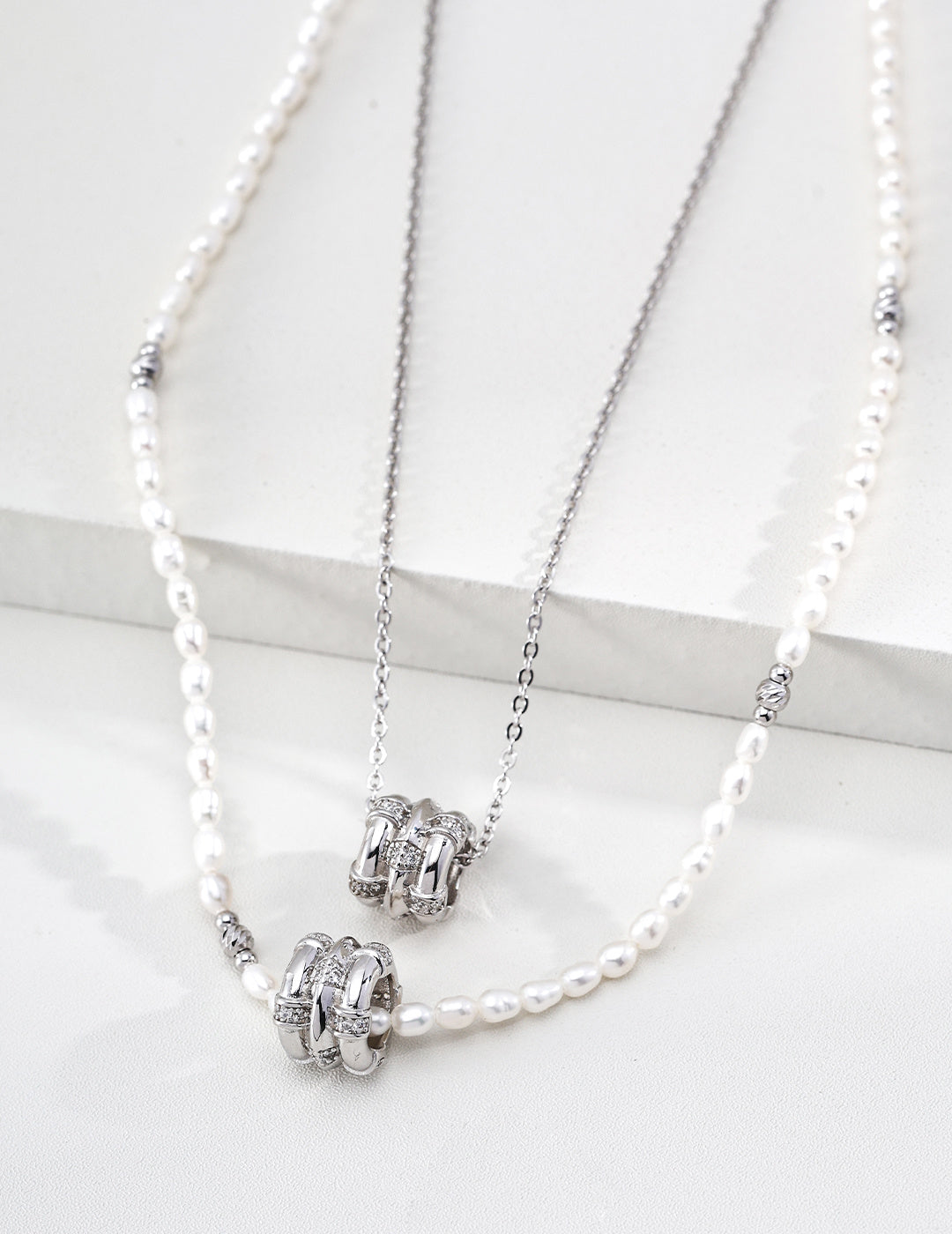 SENLORE Star Wheel Pearl Necklace – Lifestyle Shot