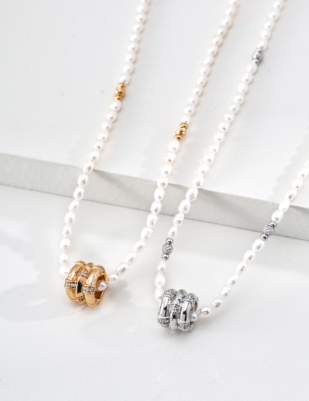 SENLORE Star Wheel Pearl Necklace – Lifestyle Shot