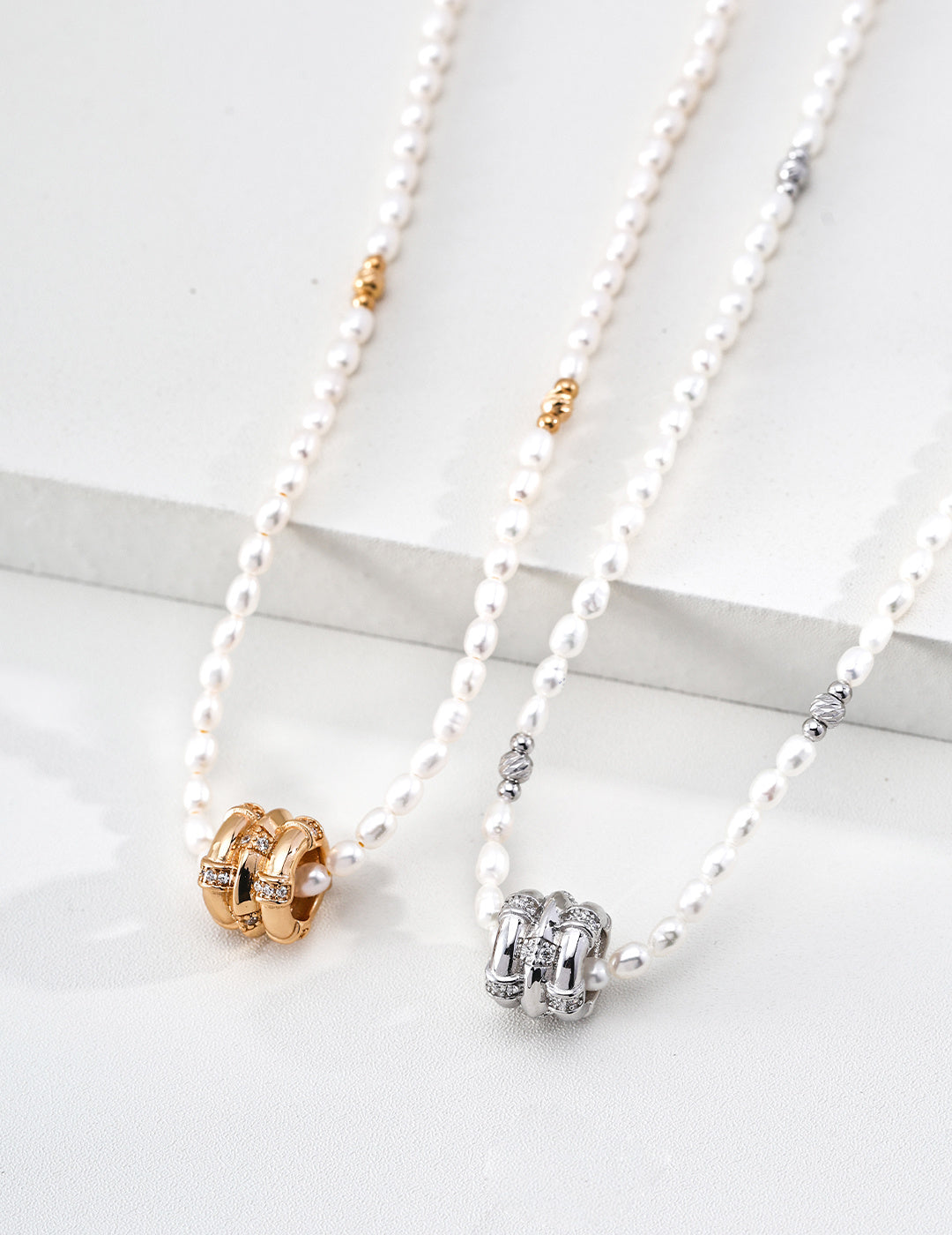 SENLORE Star Wheel Pearl Necklace – Lifestyle Shot