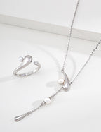 SENLORE Meteor Necklace – Lifestyle Shot