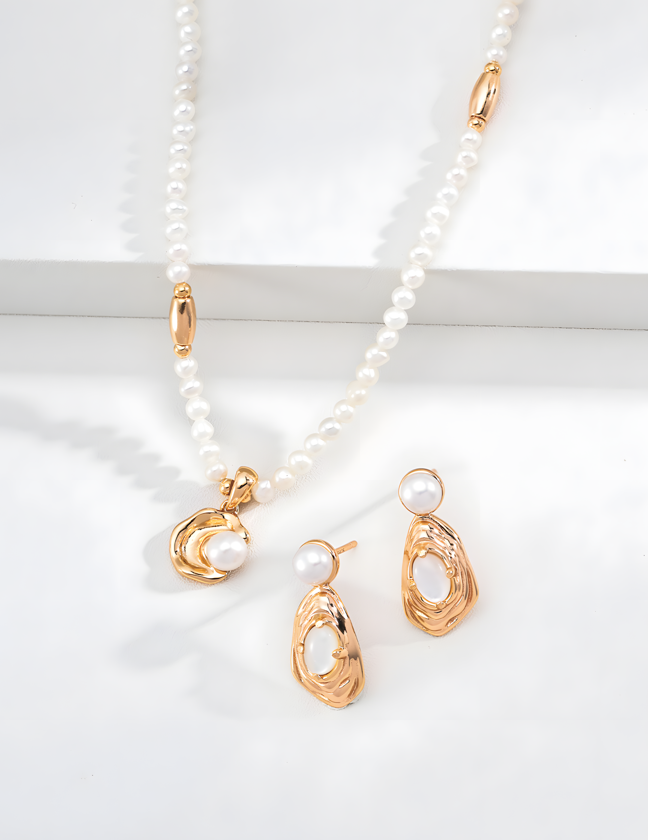 SENLORE Crescent Pearl Necklace – Lifestyle Shot