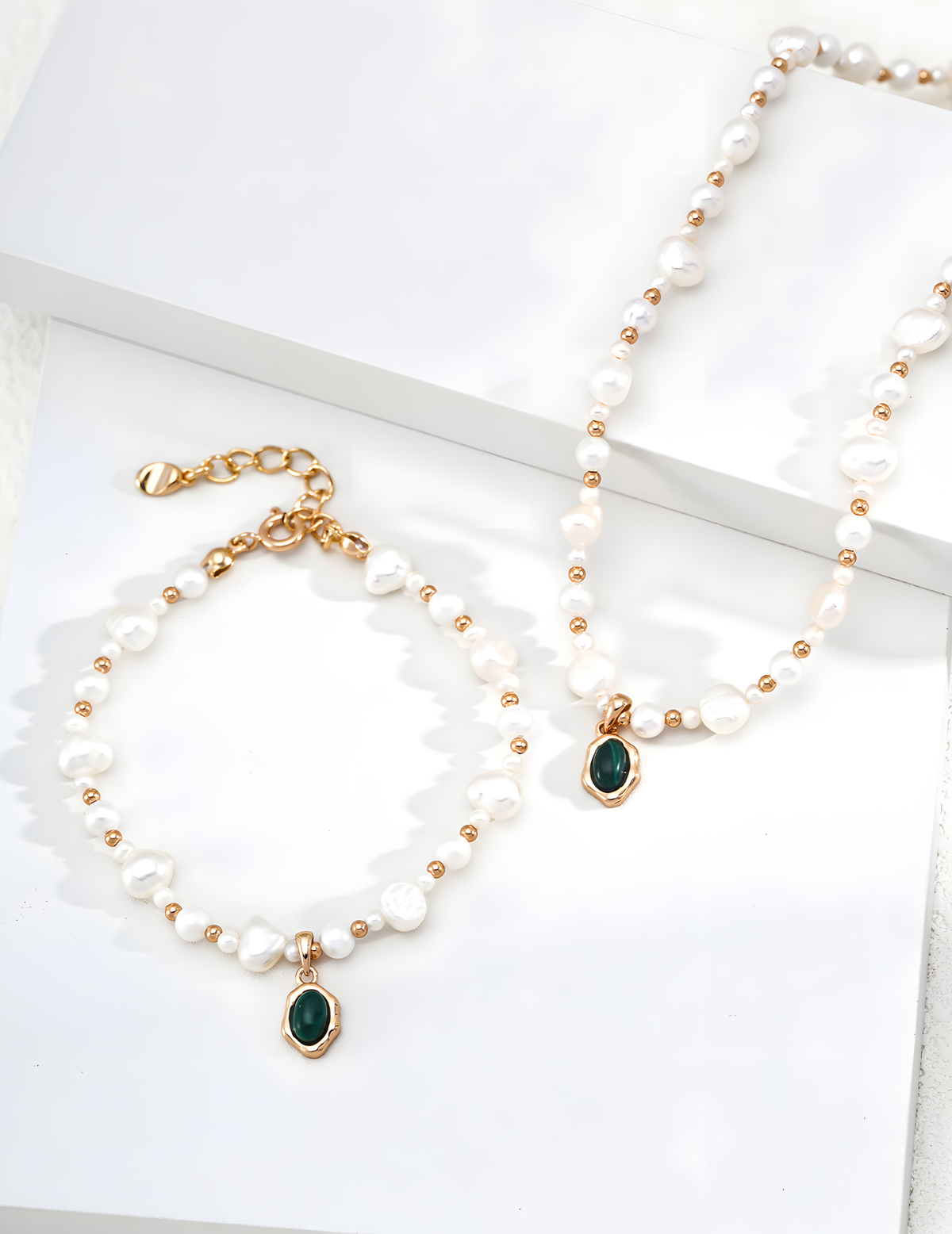 SENLORE Lapis Lazuli Pearl Necklace – Lifestyle Shot