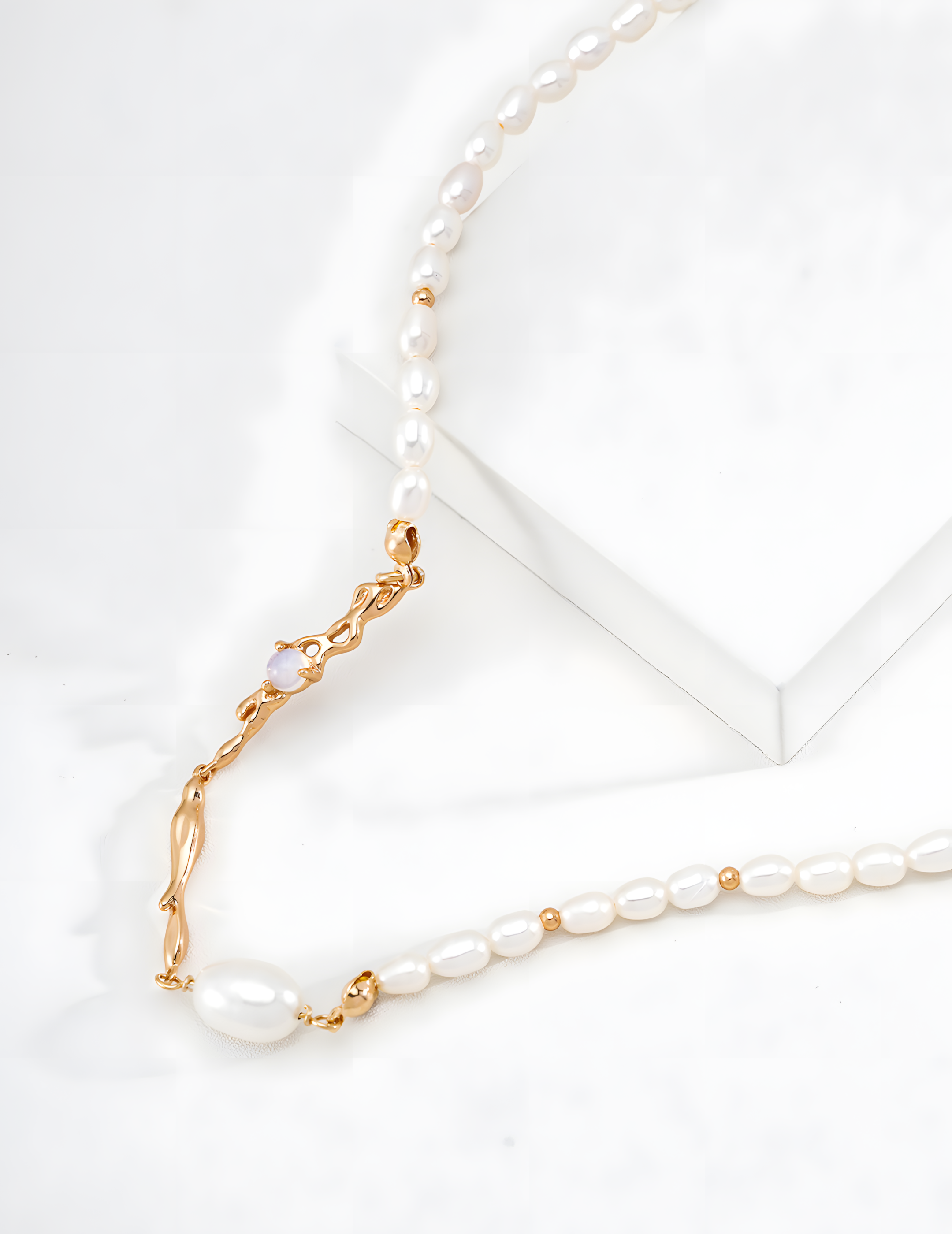 SENLORE Fluid Pearl Necklace – Front View