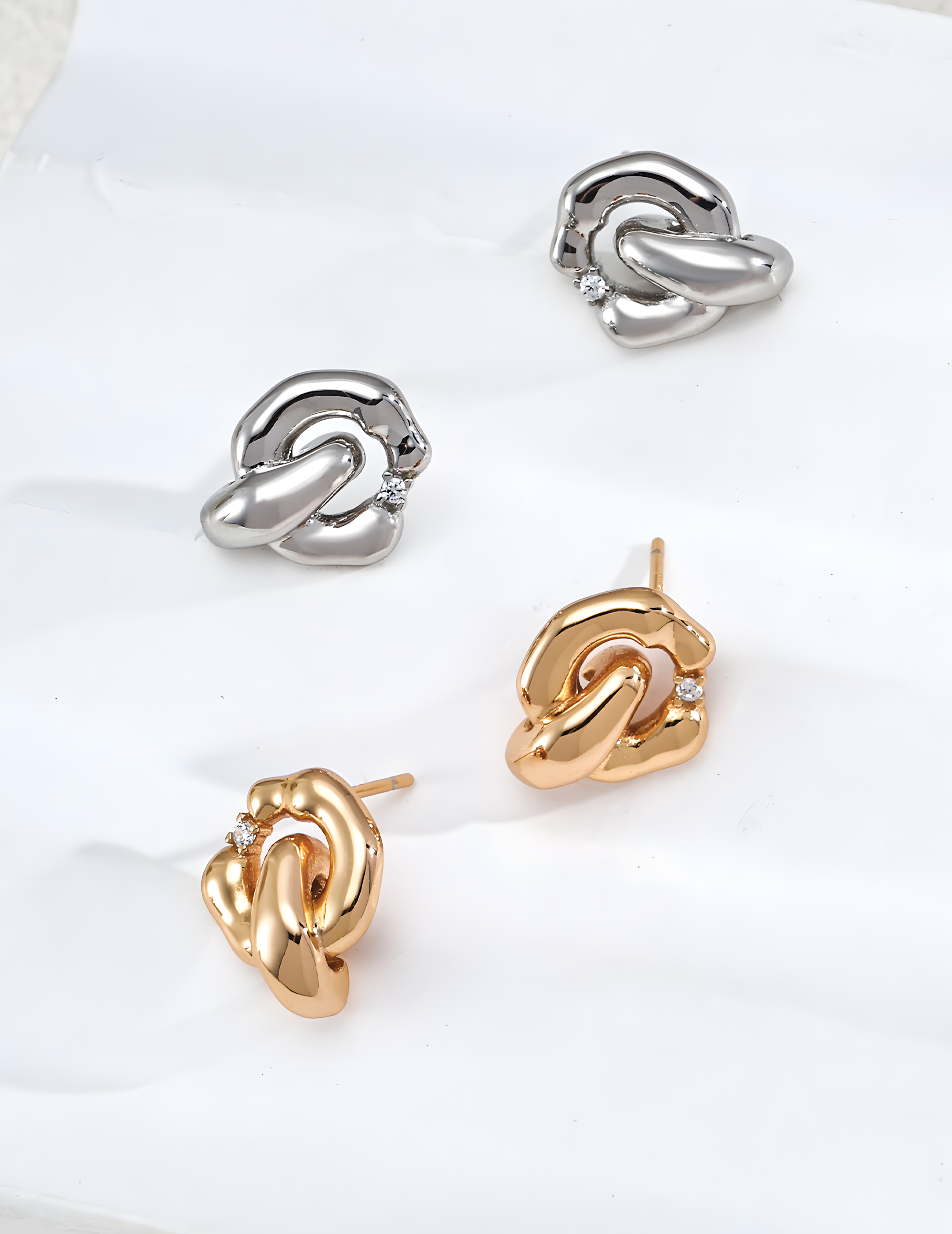 SENLORE Lucky Hoop Necklace – Lifestyle Shot