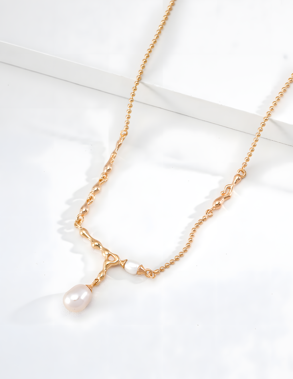 SENLORE Vintage Lava Pearl Necklace – Lifestyle Shot
