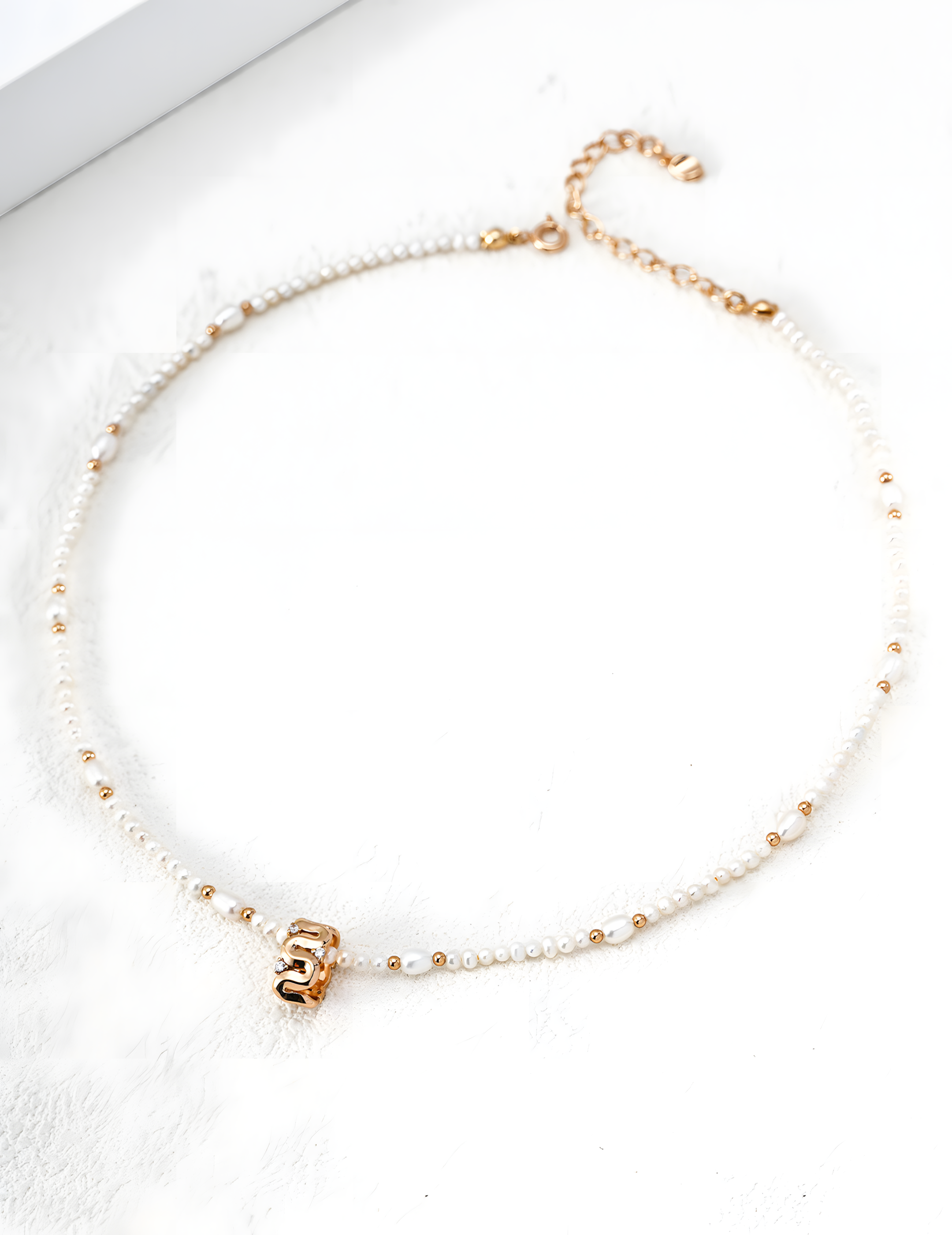 SENLORE Geometric Line Pearl Necklace – Side View