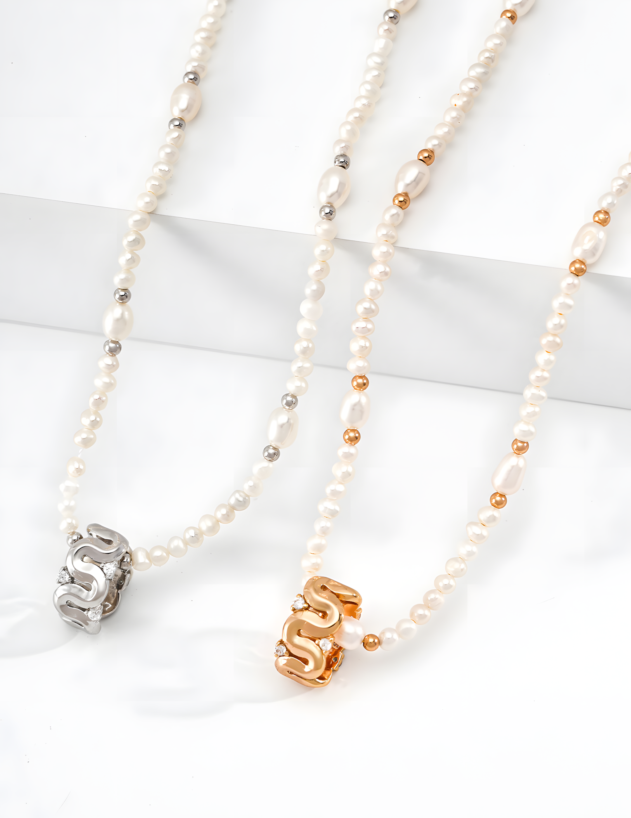 SENLORE Geometric Line Pearl Necklace – Lifestyle Shot