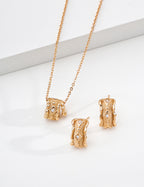 SENLORE Fluid Pearl Necklace – Front View