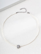 SENLORE Fluid Pearl Necklace – Lifestyle Shot