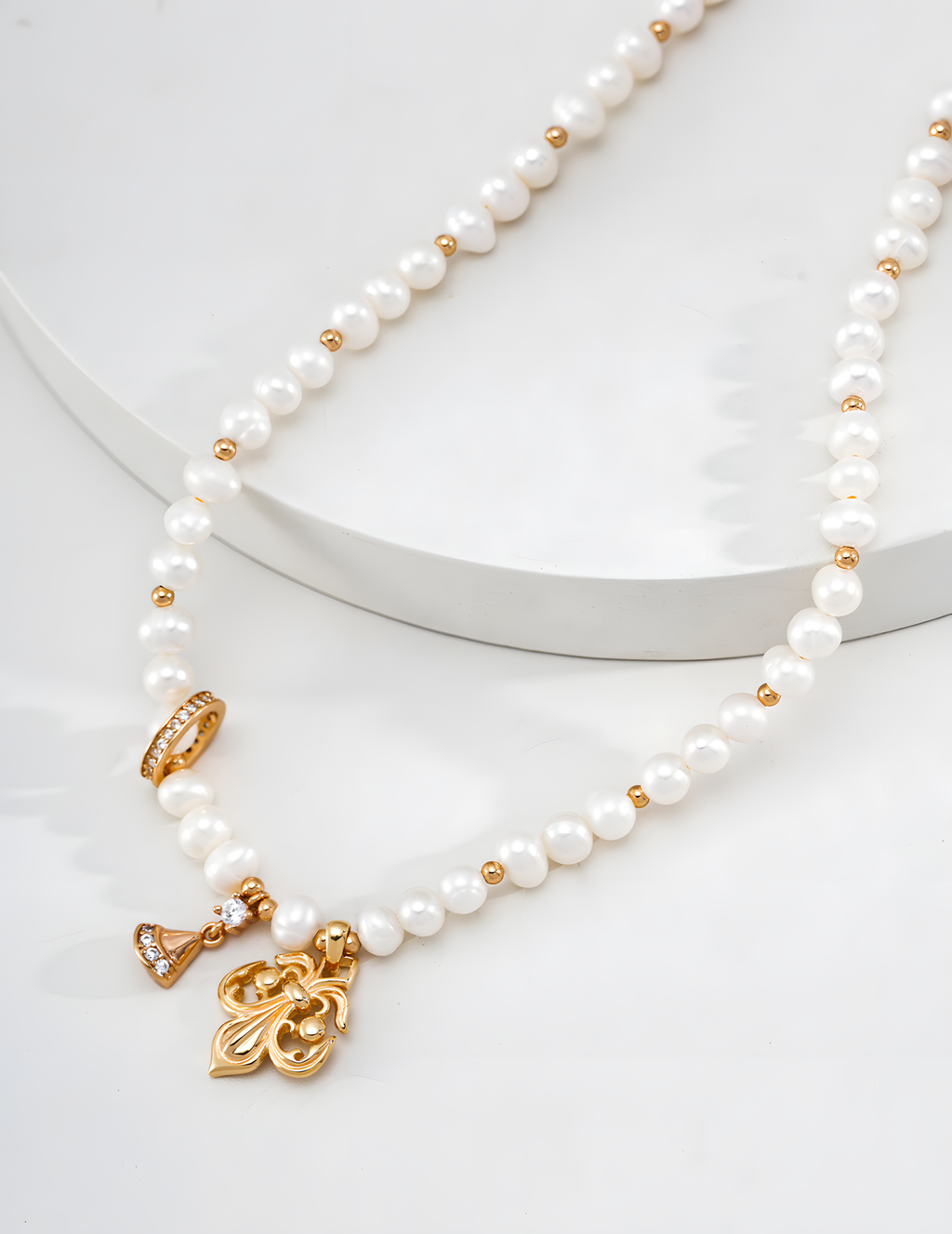 SENLORE Iris Pearl Necklace – Front View