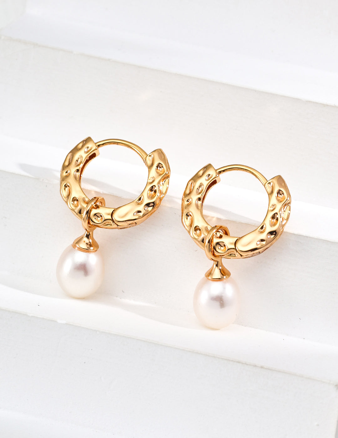 SENLORE Natural Pearl Earrings – Side View