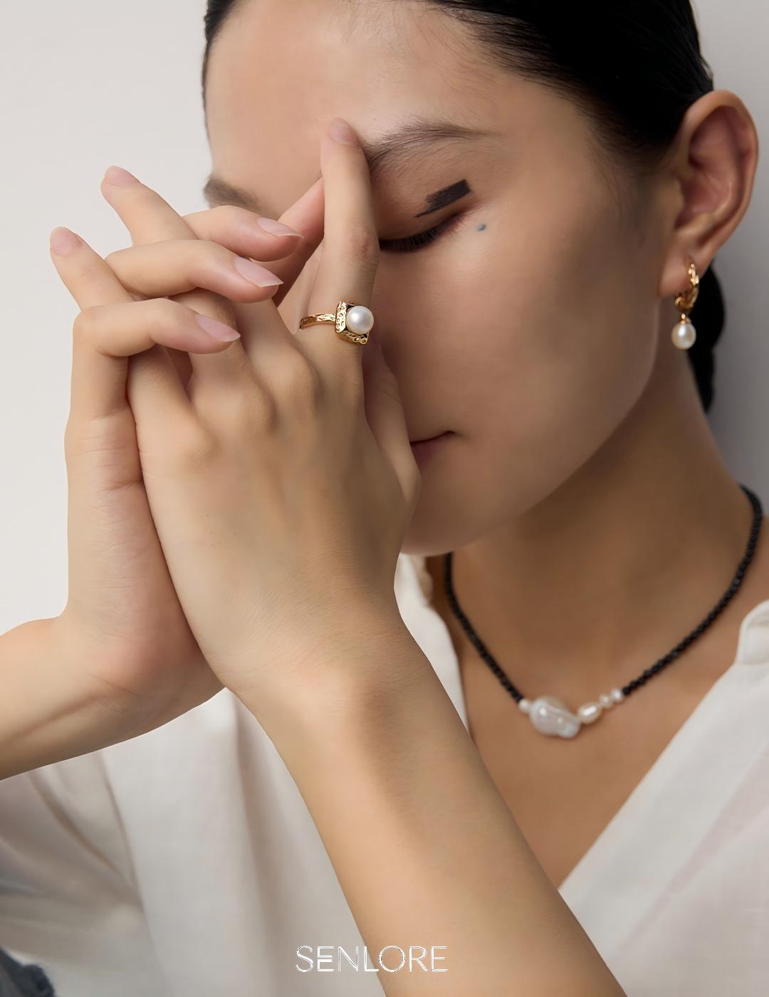 SENLORE Natural Pearl Earrings – Lifestyle Shot