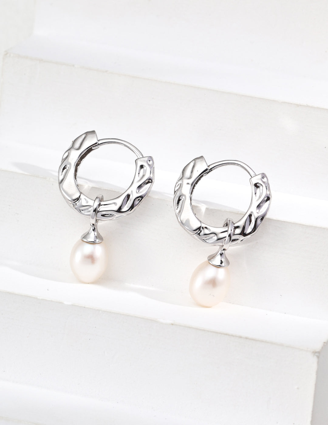 SENLORE Natural Pearl Earrings – Lifestyle Shot