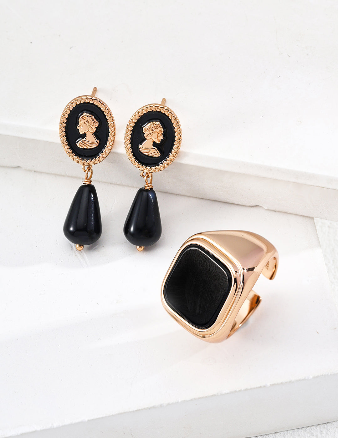SENLORE Vintage Black Earrings – Lifestyle Shot