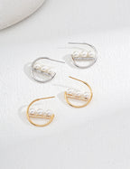 SENLORE Shell Pearl Earrings – Detail Close-up