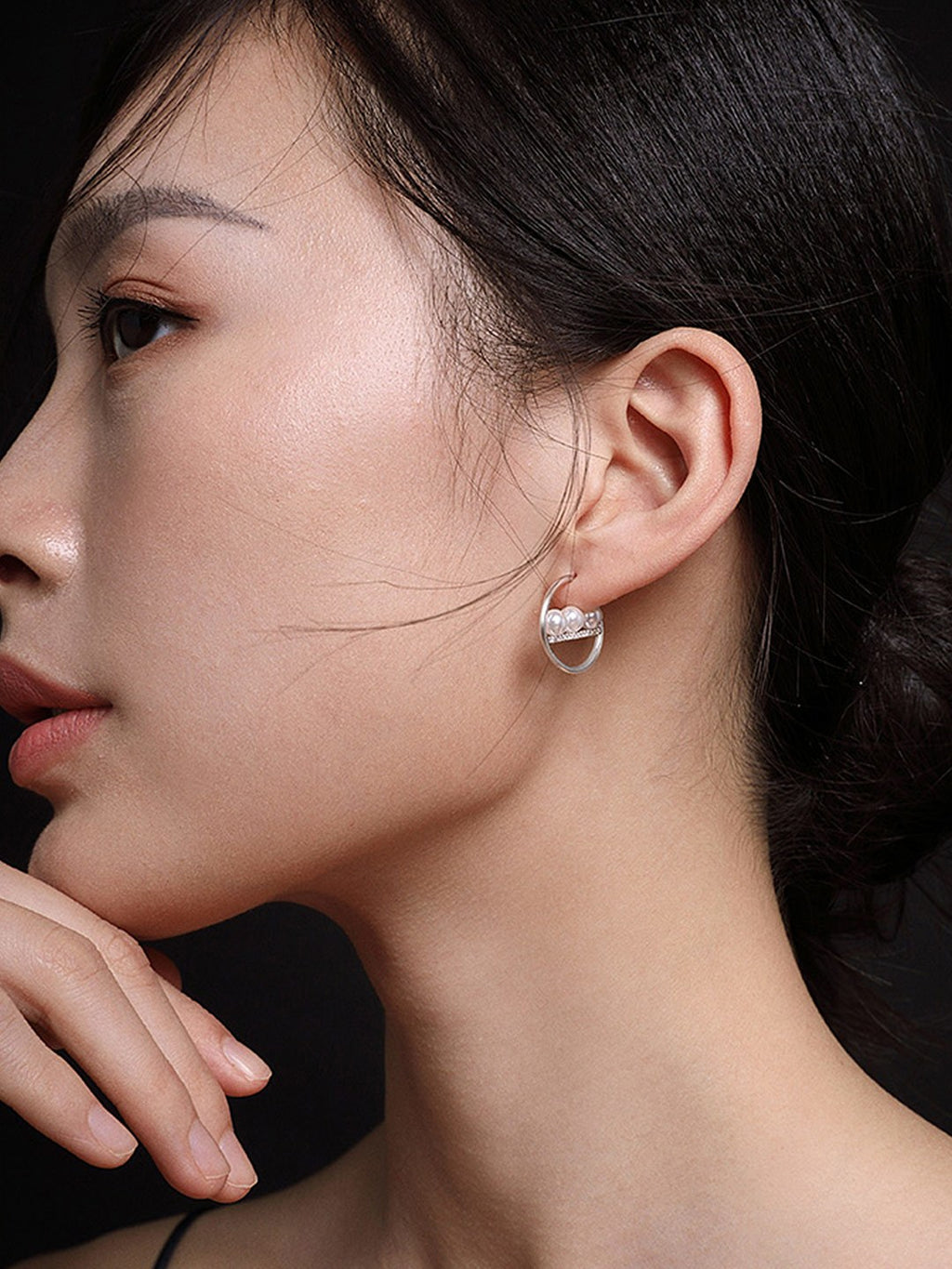 SENLORE Shell Pearl Earrings – Side View