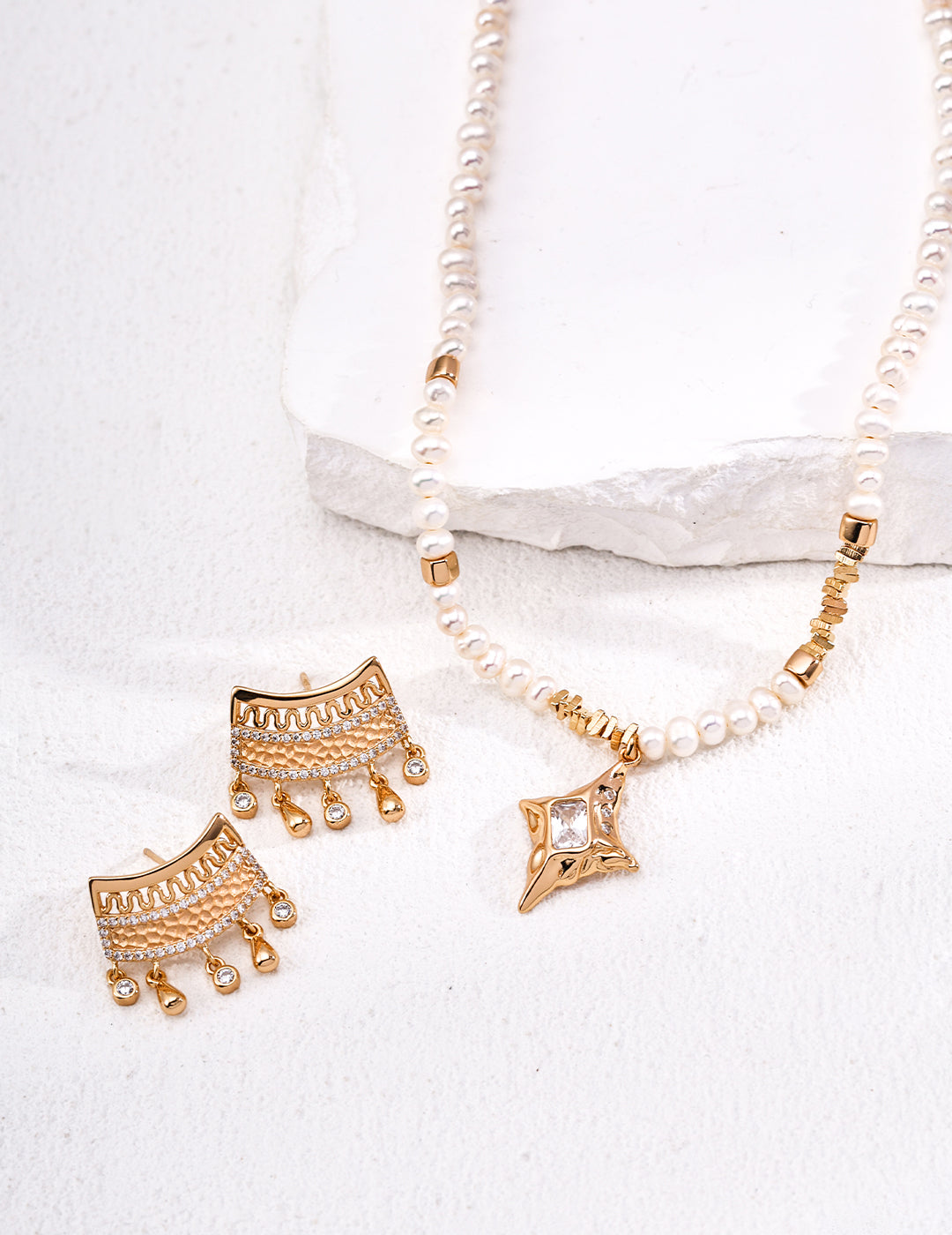 SENLORE Vintage Zircon Earrings – Front View