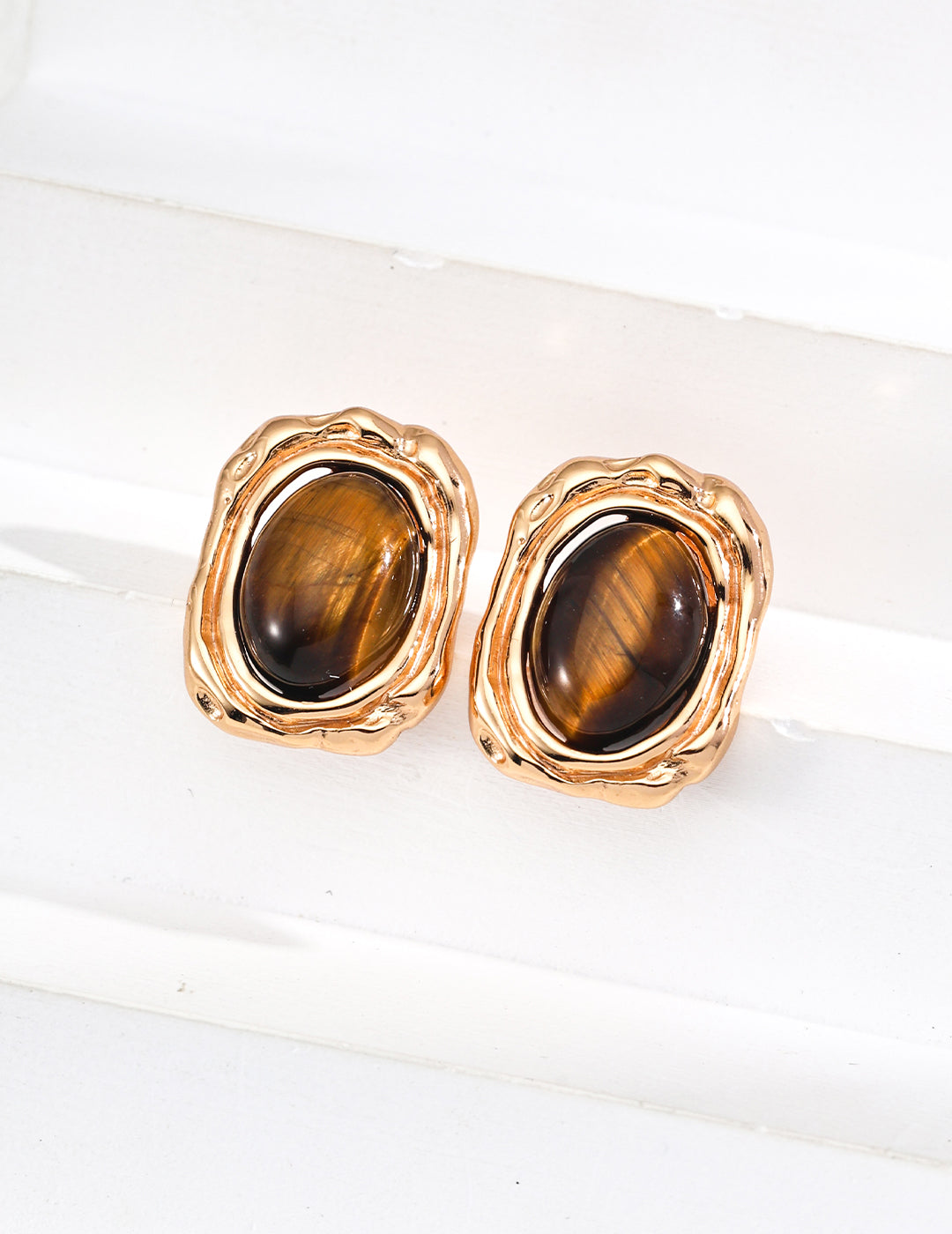 SENLORE Natural Tiger's Eye Earrings – Detail Close-up