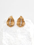 SENLORE Vintage Leaf Earrings – Detail Close-up