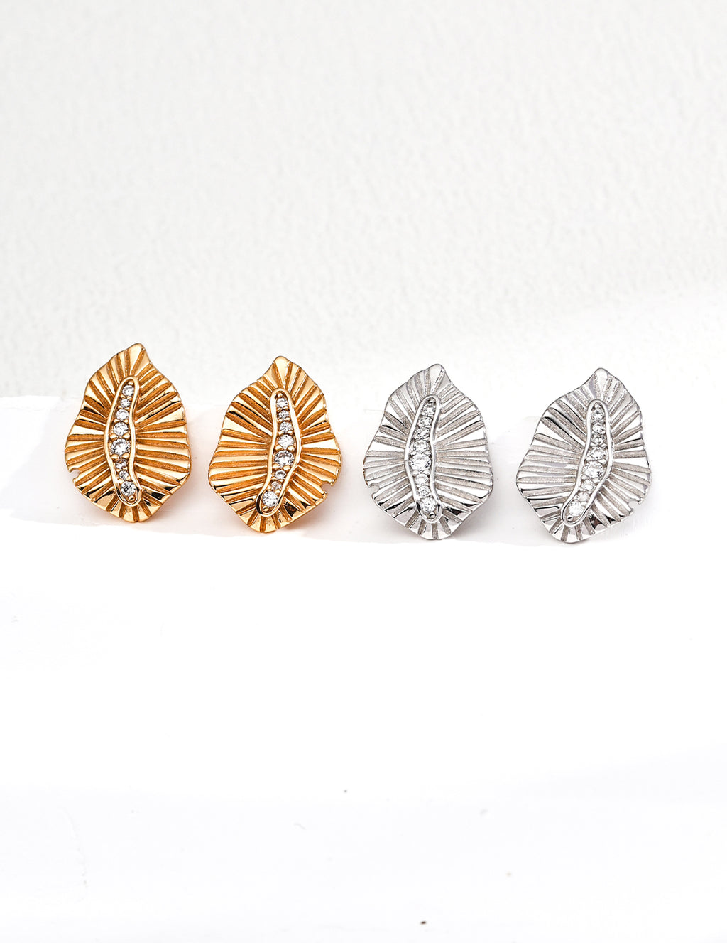 SENLORE Vintage Leaf Earrings – Lifestyle Shot